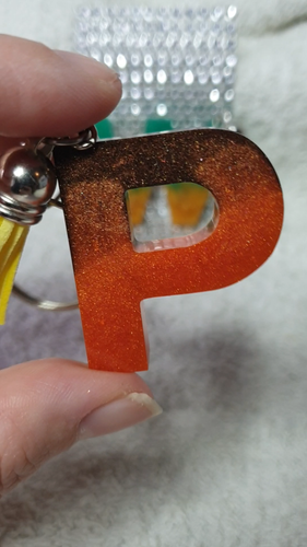 Resin Buchstaben, "2 Farben", Schlüsselanhänger - Video 1 van 1