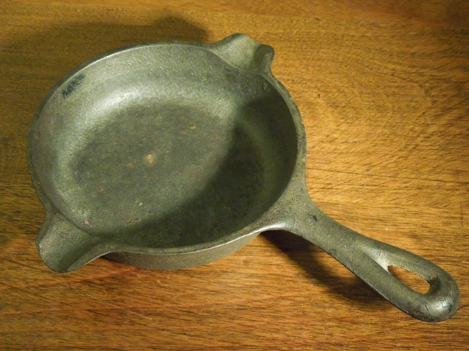 Vintage Wagner Ware Miniature 3 3/4 Inch Cast Iron Ashtray Pan Skillet 1050 C