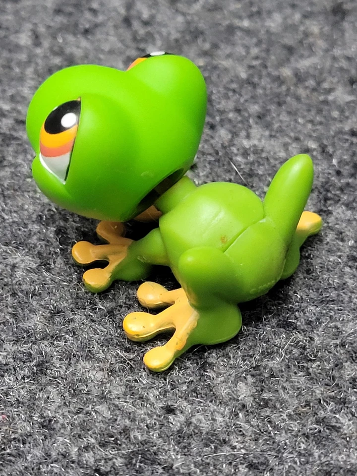 Figura Rana Verde Littlest Pet Shop Pies Amarillos Ojos Naranja LPS Juguete Coleccionable Foto 3 de 4