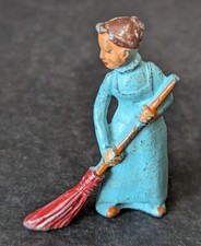  VINTAGE BARCLAY MANOIL HAPPY FARM SERIES LADY SWEEPING DIME STORE TOY 