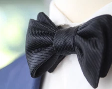Camellucci Men's Self-tied Bow Tie Black Micro Stripe Silk S727