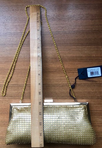 La Regale Gold Metal Mesh Evening Clutch w Hideable Chain Strap Clasp Top Close - Picture 7 of 10