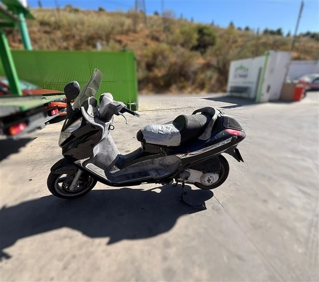 intermitente delantero izquierdo para PIAGGIO X8 125 2006 105963 - Immagine 3 di 4