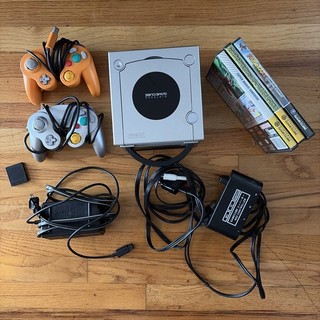 Nintendo GameCube Platinum Console Silver 2 Controllers Mario Games DOL 101