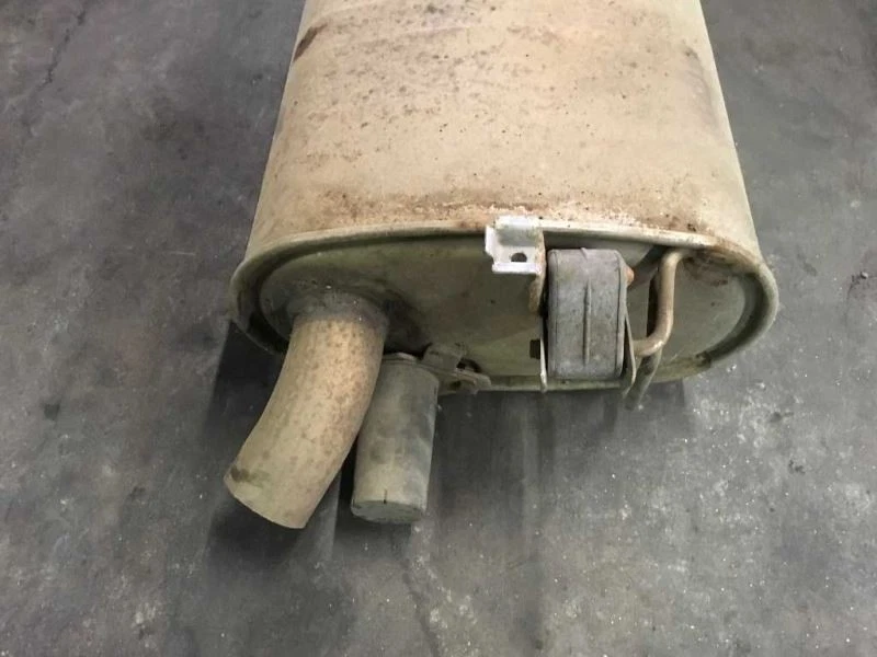 98 99 00 BMW 528I TRASERO MÁS ESCAPE SILENCIADOR MONTAJE TUBO Foto 2 de 4