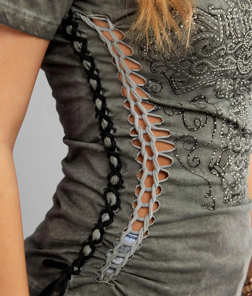 Camiseta Feminina Affliction Rosselini Olive Oil Stain Wash Extra Grande - Imagem 3 de 3