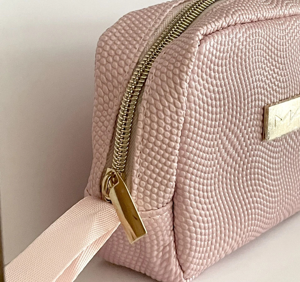 MAC косметический розовый веган кожи выбитый макияж сумка с золото детализация новый!! - Изображение 4 из 4