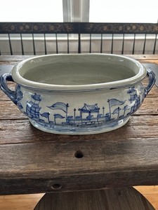 Blue and white porcelain footbath with Chinese landscape motif