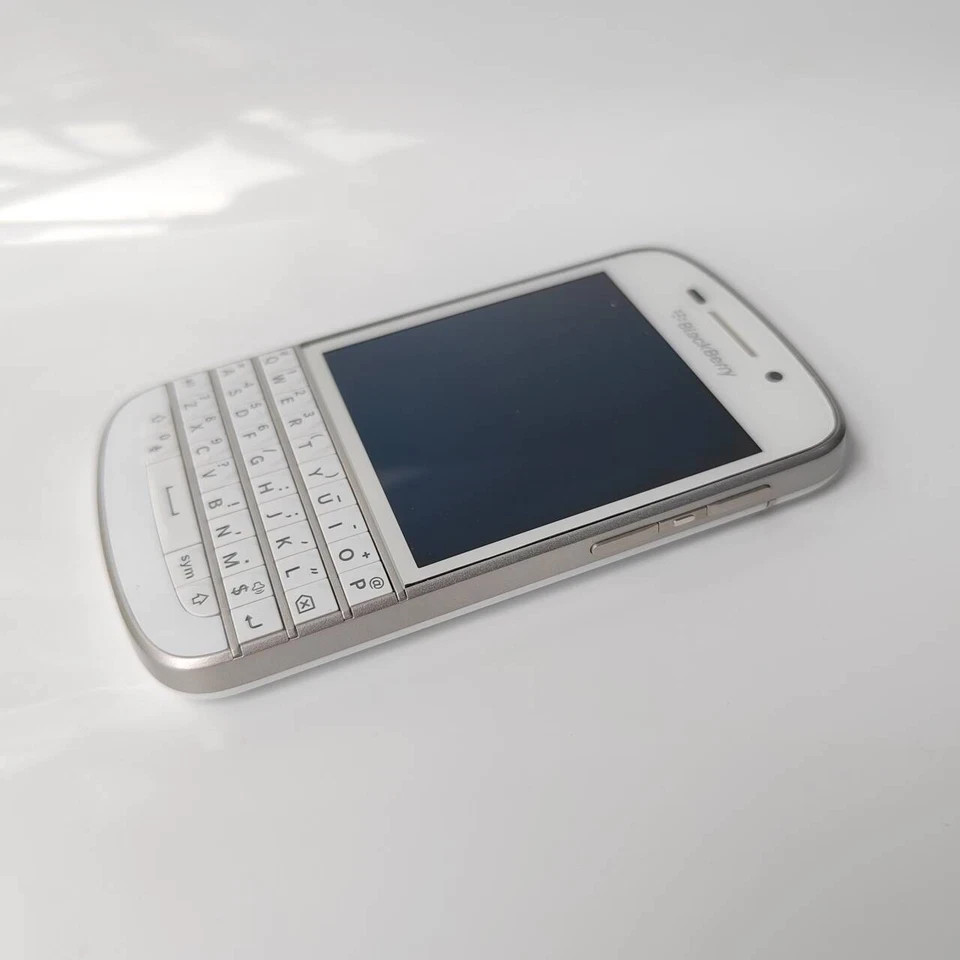 Blackberry Q10 4G 16GB 8MP QWERTY Keypad BlackBerryOS Unlocked
