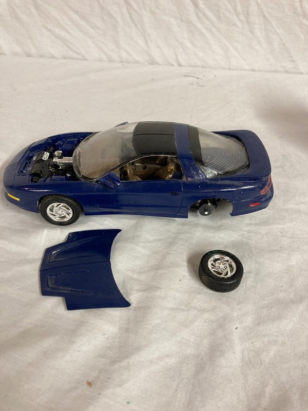 Pontiac Firebird Model Car built and painted-damaged