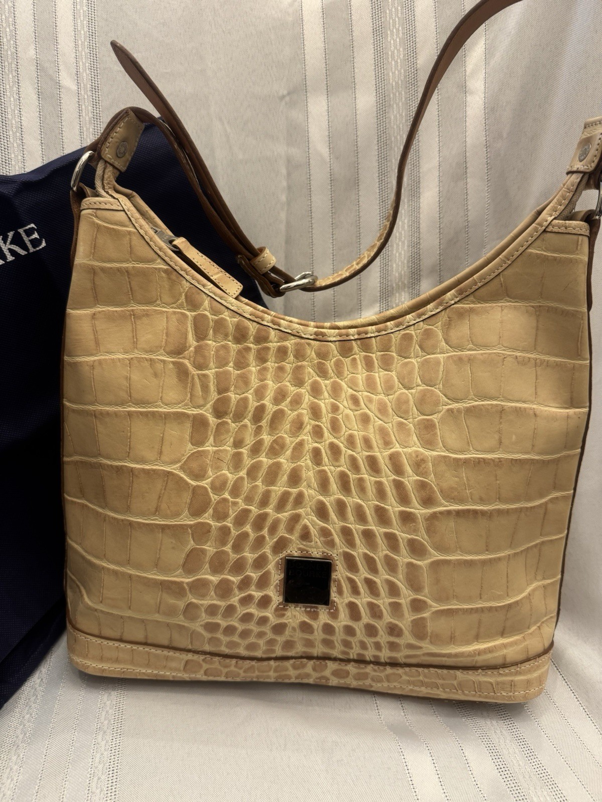 Dooney & Bourke Beige Croco Embossed Hobo pre owned excellent condition