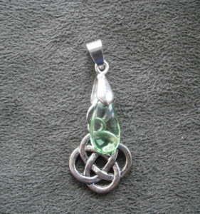 Authentic Celtic Knot and Green Stone 18K White Gold Plated Vintage Pendant 2.2g