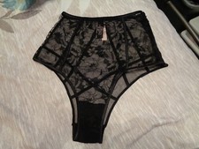 Victoria's Secret Embroidered Cheeky Panty Panties Size Small NWT Black