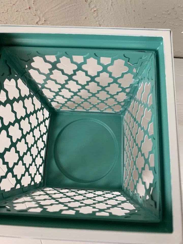 Yankee Candle Blanco Mediterráneo Linterna abierta Blanco Verde azulado Candelabro Foto 2 de 3