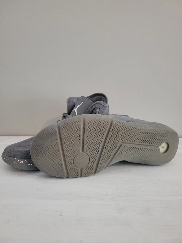 Talla 8.5 - Jordan Reveal Gris Foto 4 de 4