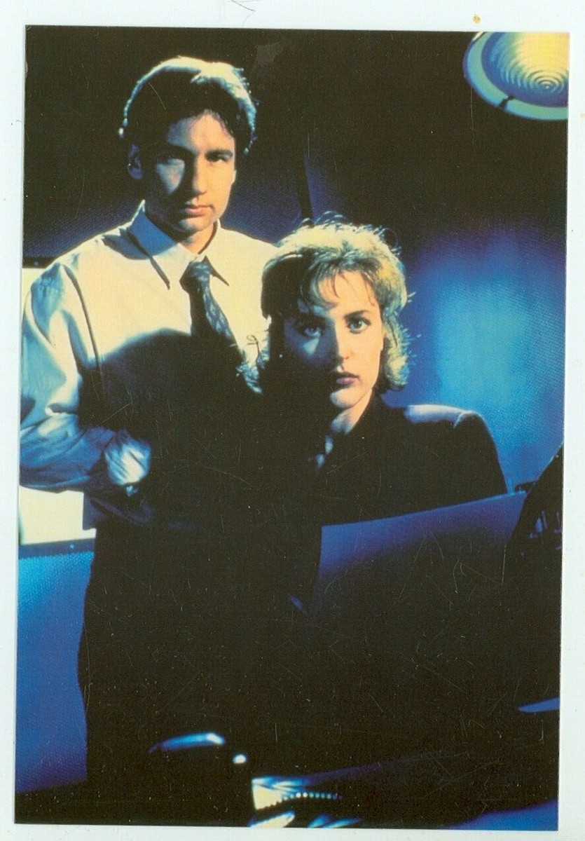 X FILES-FOX MULDER-DANA SCULLY--NIGHT-#105-396-4