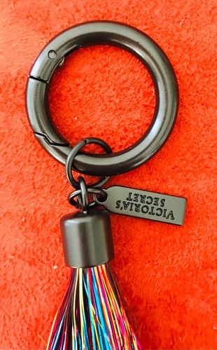 New VICTORIA’S SECRET Sequin WRISTLET and KEYCHAIN Set - Picture 8 of 12
