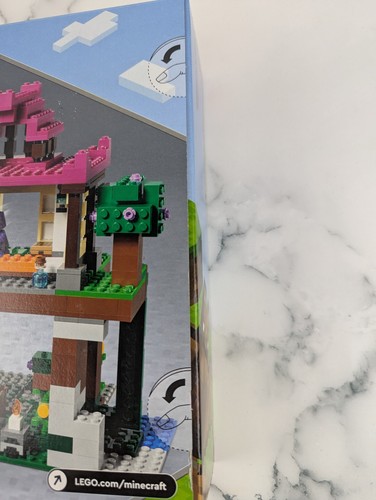 LEGO The Training Grounds 21183 Building Set (534 Pieces) Minecraft - Picture 4 of 4