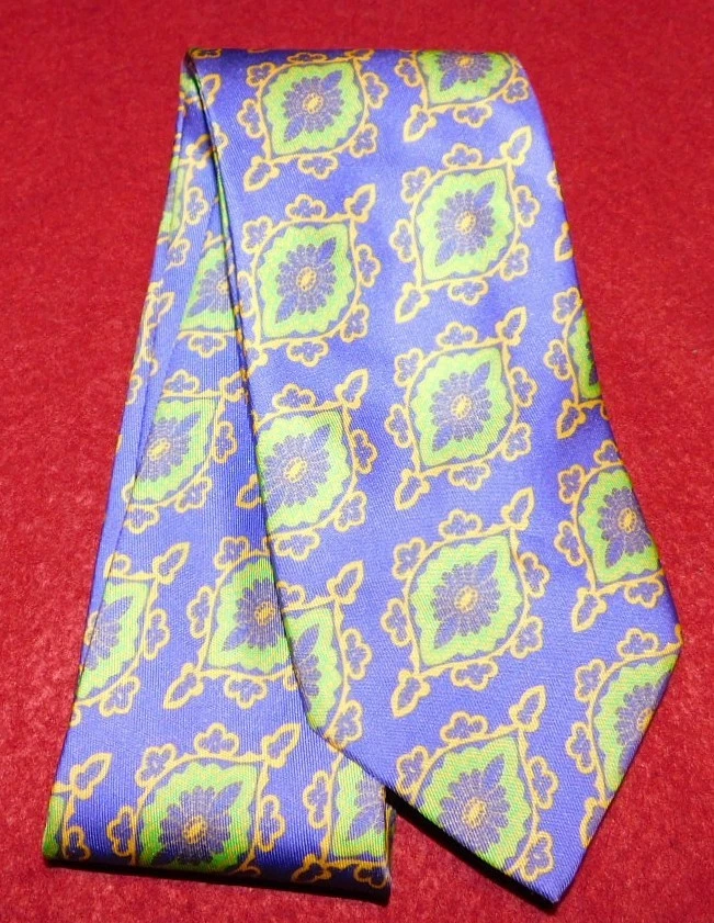 PAUL STUART MADE IN ITALY PURPLE/GREEN/YELLOW FLORAL TIE - DESIGNER TIES. - Image 2 of 3