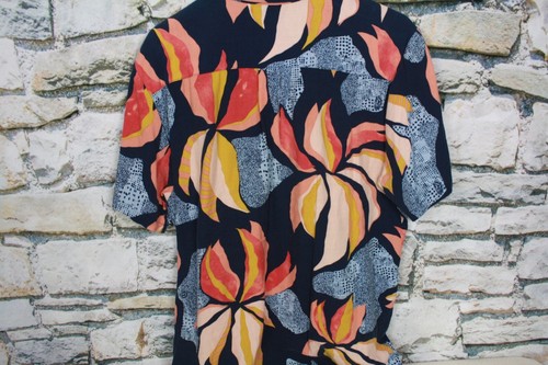 VOLCOM Hawaiian Shirt Modern Fit Bold Geo Floral Pattern Cotton Viscose Large - Picture 2 of 9