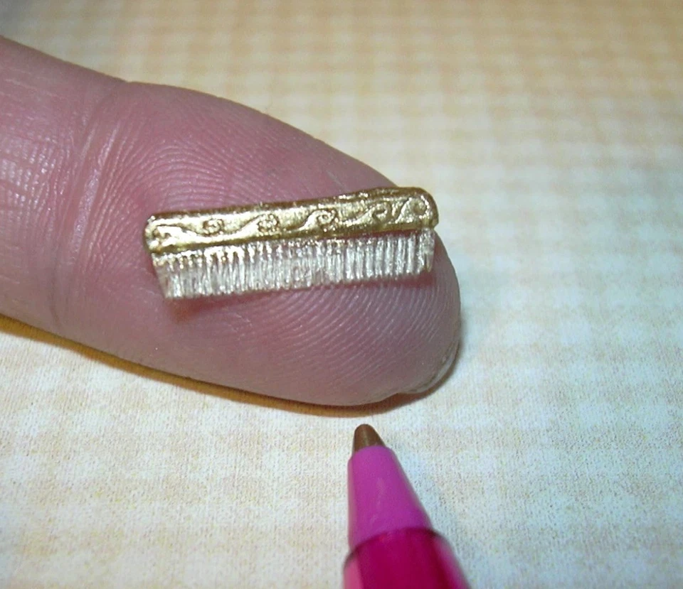 FALCON MINIATURES Miniature Tiny Lady's Comb with Gold Relief DOLLHOUSE Miniatures 1:12 Scale