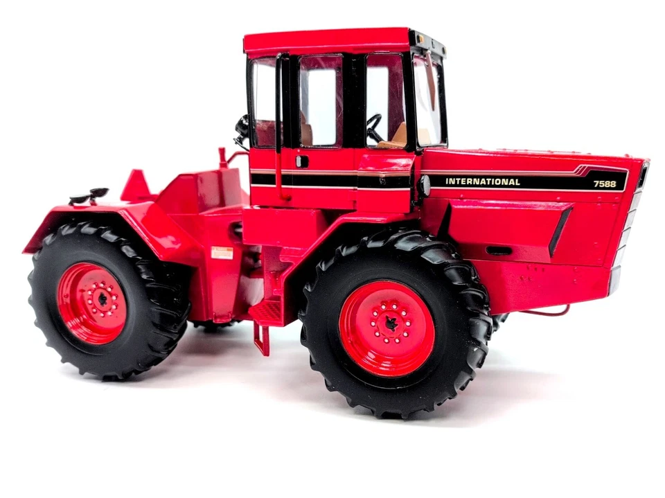 Trator International Harvester 7588 4WD 1/16, 2016 Pennsylvania Farm Show - Imagem 3 de 4