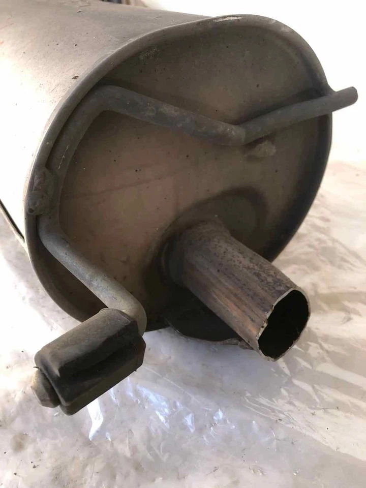 Silenciador de escape trasero Mazda Protege 2002 2003 2,0 L hatchback Protege5 OEM Foto 2 de 4