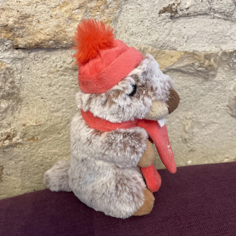 Doudou marmotte LOVY PELUCHES bonnet écharpe rouge 17 cm Marron Chiné - Photo 2/4