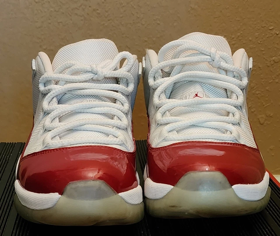 Air Jordan 11 ретро 2016 низкие вишневые РАЗМЕР 10,5 МУЖСКИЕ 528895 102 - Изображение 2 из 4