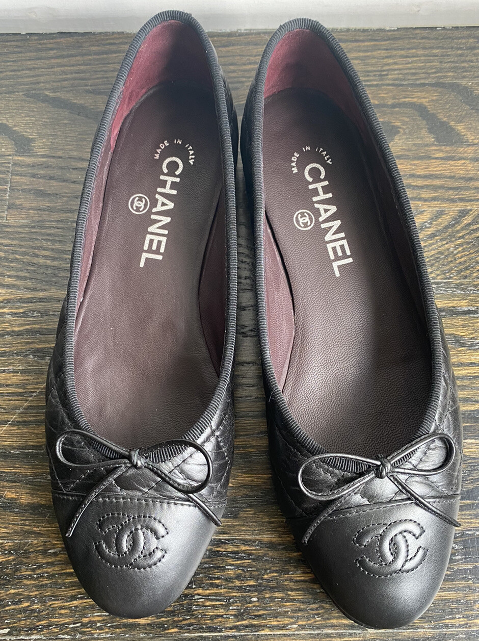 CHANEL 26S LOAFERS IN BLACK QUILTED CALFSKIN WITH CHAIN CC LOGO main image 1
