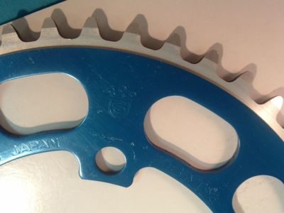 Pignon BMX Sugino 48 Dents Bleu – 110mm BCD, Vintage NOS, Alu