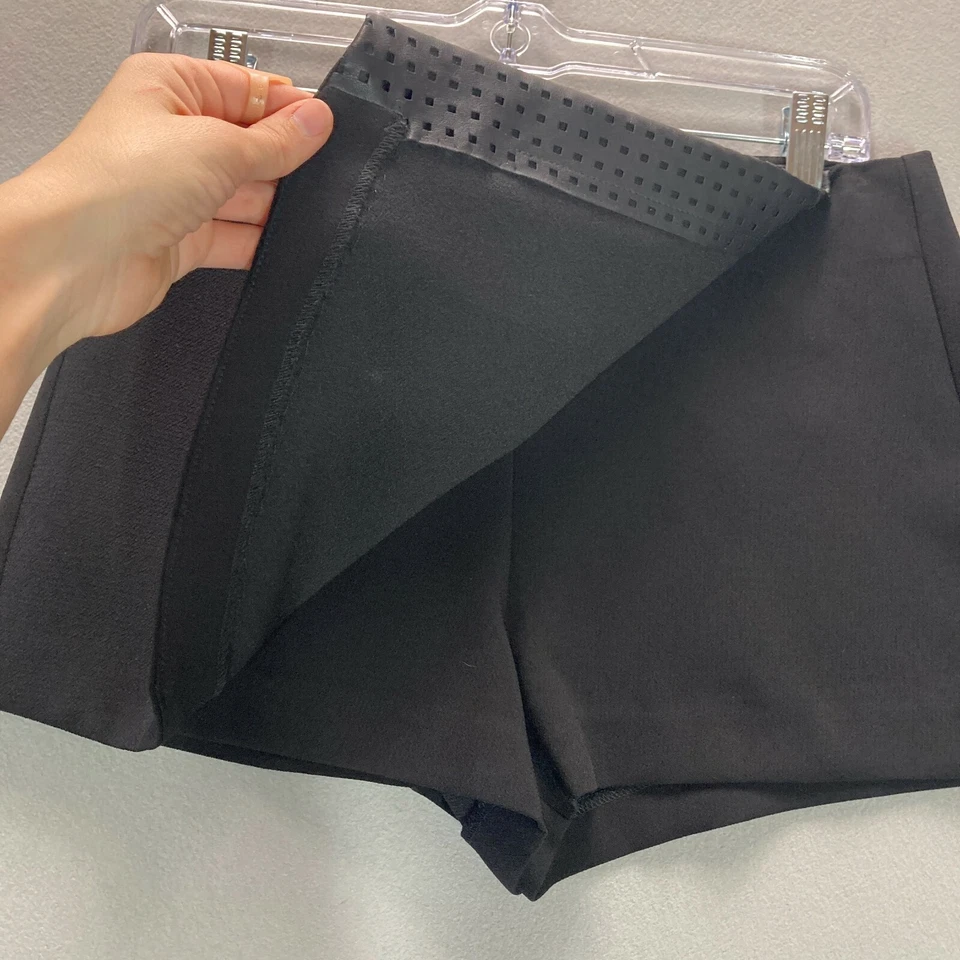 Nuevo pantalón corto BCBGeneration negro para mujer talla 2 $68 de cuero sintético perforado Foto 2 de 4
