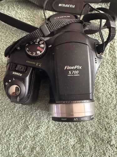 Fujifilm FinePix S700 Digital camera 7.1 MP & 10 X Zoom Color Black - Picture 2 of 9