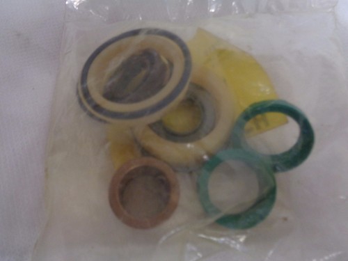 NEW BOSCH 1-827-009-564 SPARE PART KIT - Picture 2 of 2