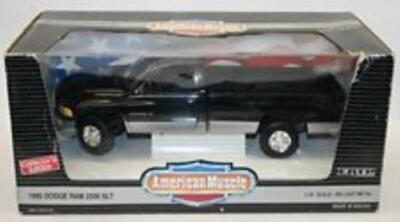 1:18 Ertl Dodge Ram '95 2500 SLT V-10 blk/silv or flame red/silv