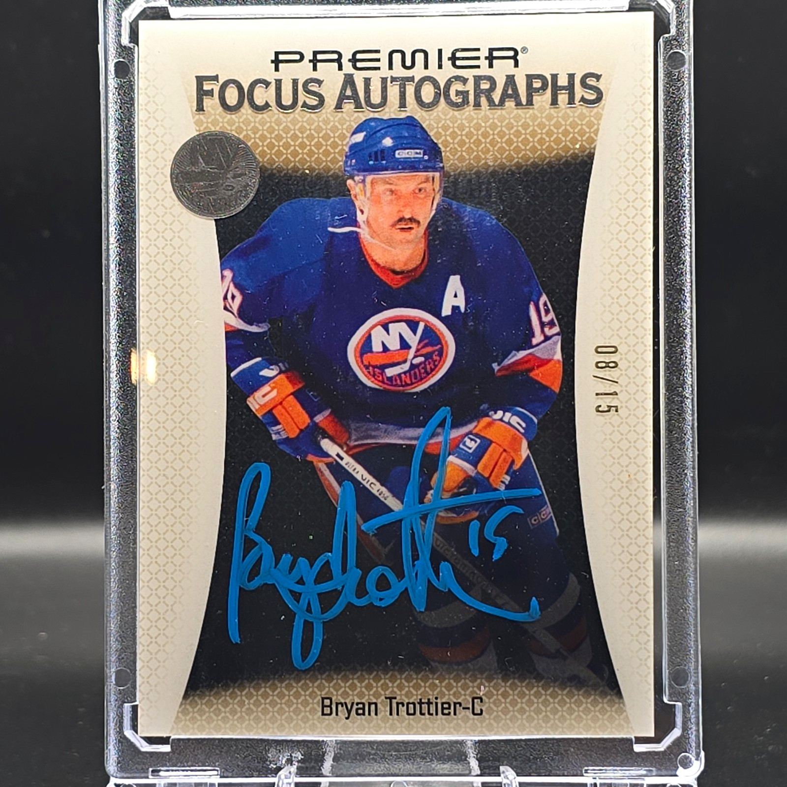Upper Deck 2025-26 Premier Focus Autographs Gold Trottier Auto /15