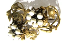 Vintage Art Nouveau Filigree Brooch Gold Leaf Vine Wire Bead Dangles