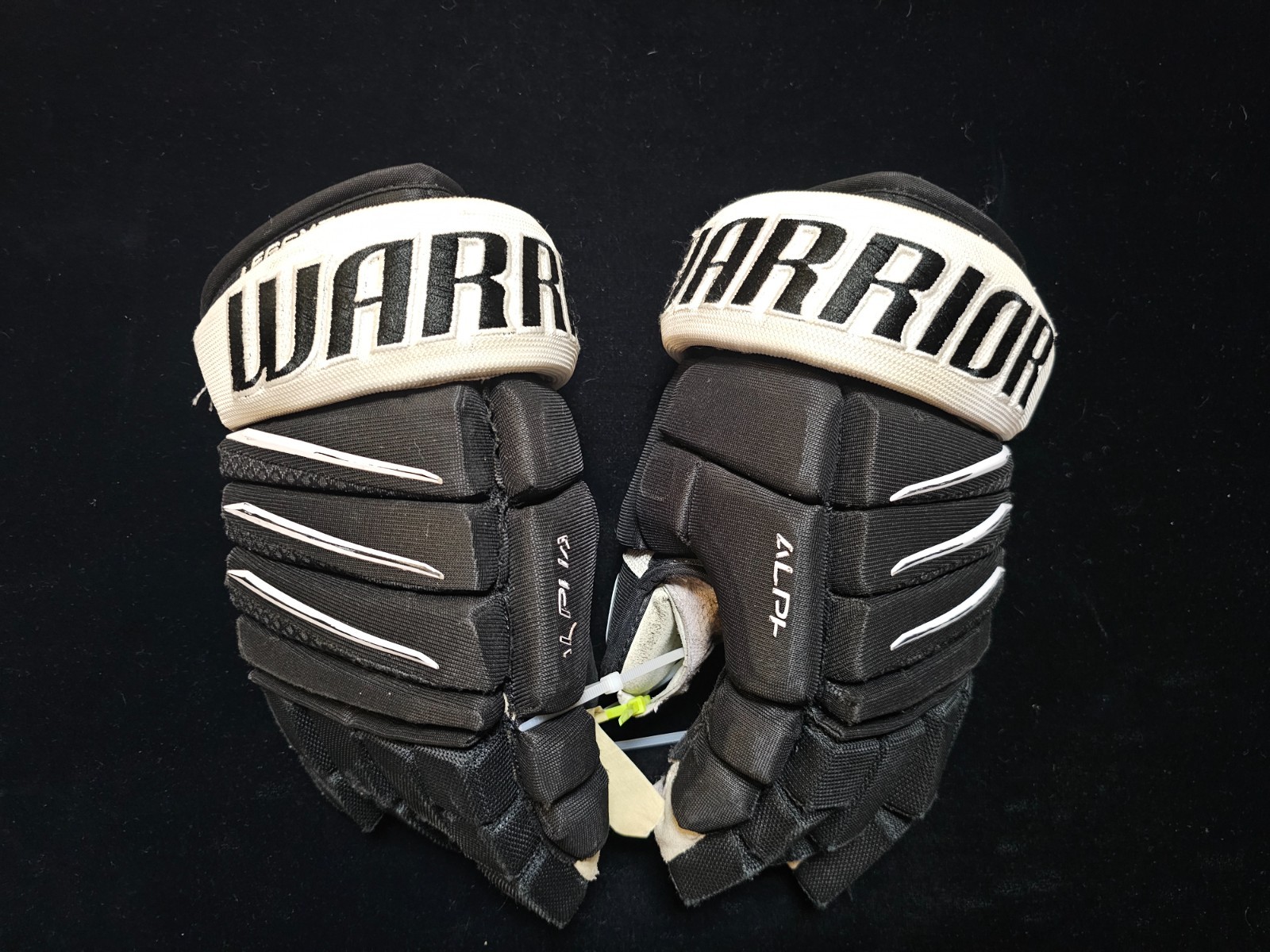 KRIS LETANG 24'25 Pittsburgh Penguins Photomatched NHL Game Worn Used Gloves