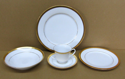 Noritake QUEEN'S GOLD 4285 Contemporary Fine China 5-Piece Place Setting