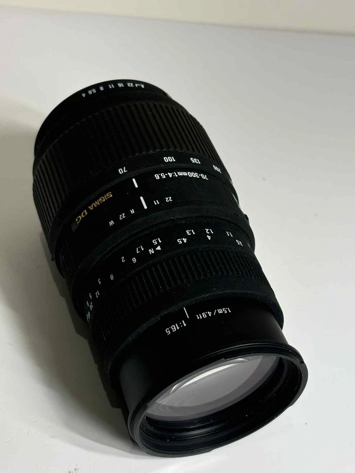 Sigma 70-300mm f/4-5.6 DG Telephoto Zoom Lens – Pentax K Mount - Image 2 of 4