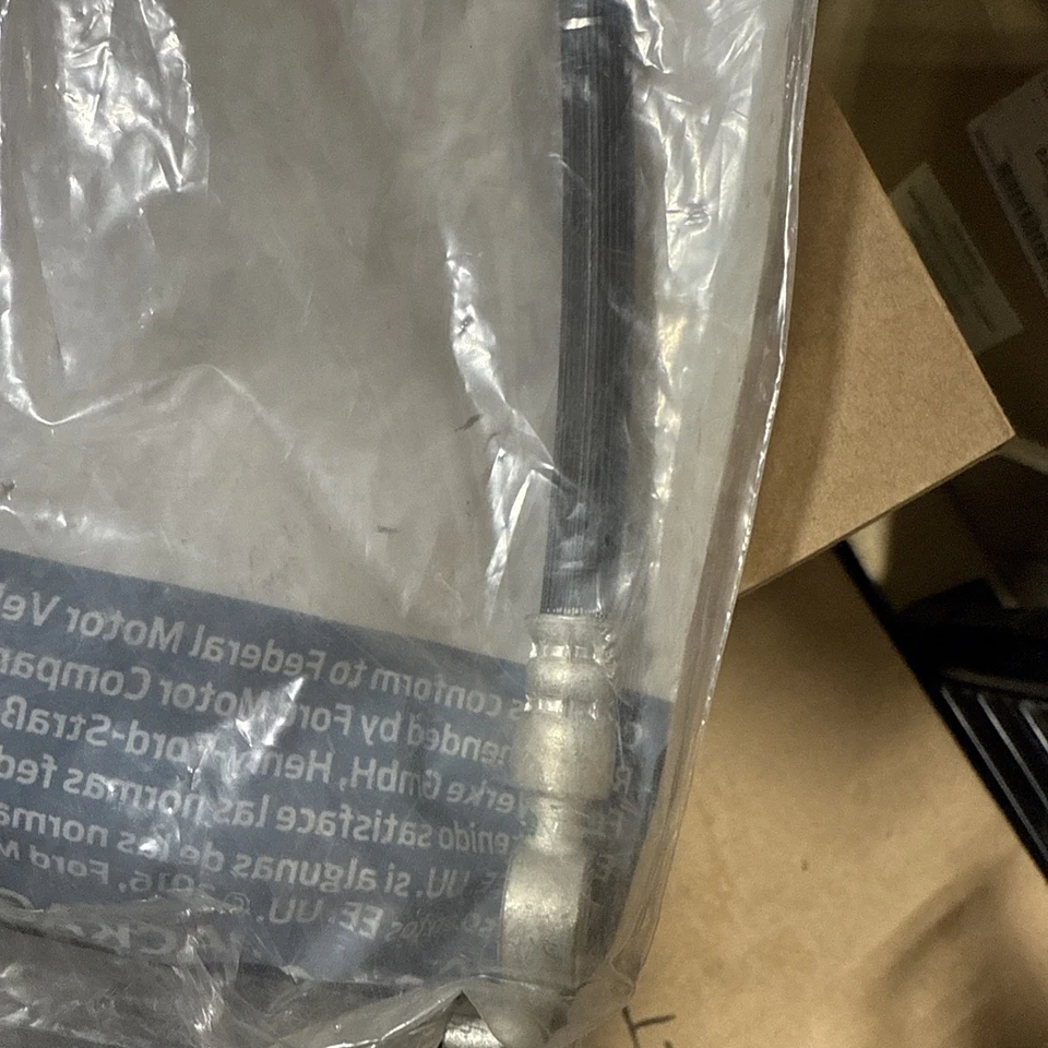 Manguera de freno del lado del conductor 2013-2020 DG9Z2078E Ford Fusion Lincoln MKZ fabricante de equipos originales Foto 2 de 4