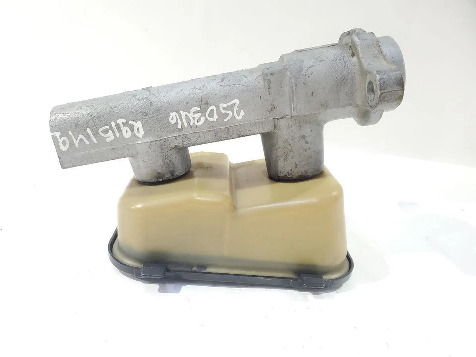 1987 1988 1989 Cadillac Brougham OEM 5.0L Brake Master Cylinder - Image 3 of 4