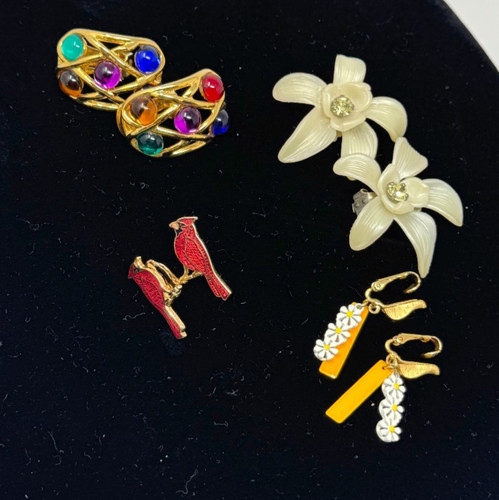 Vintage Clip On Earrings Lot 4 Pairs Red Cardinal Bird Daisy Flower Multi Stone