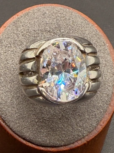 VINTAGE STERLING SILVER 925 CHUNKY HEAVY LARGE CZ VERY SPARKLY RING - SIZE: 7