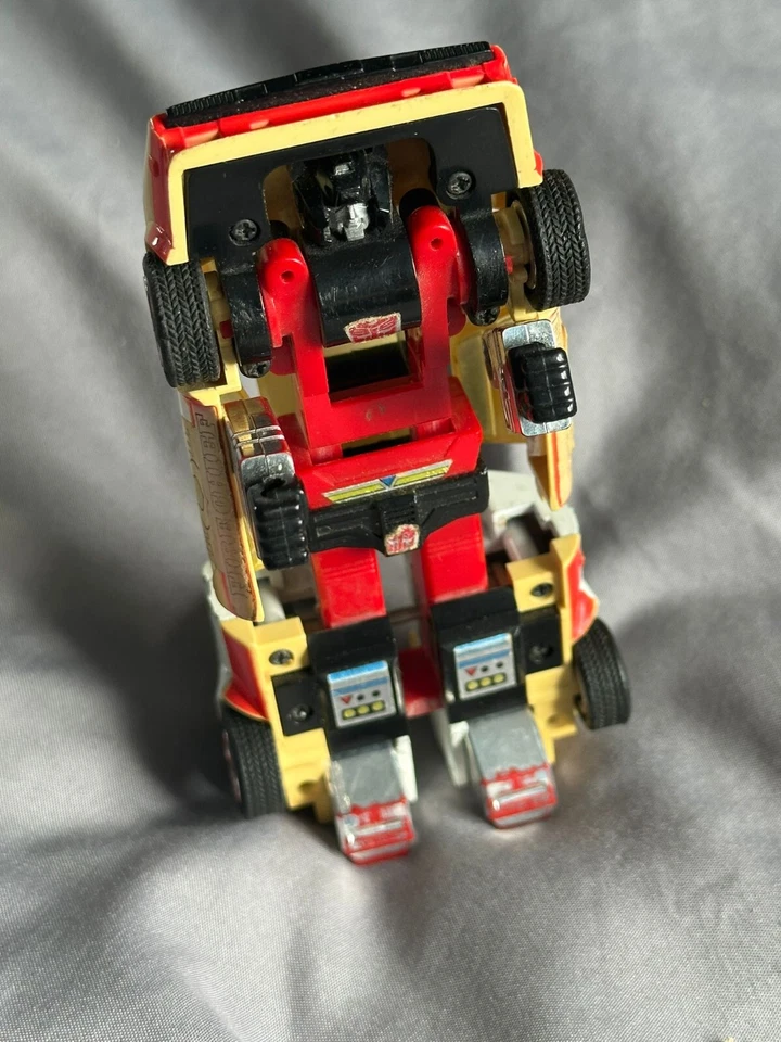 Vintage TRANSFORMERS G1 Autobot RED ALERT Fire Chief Lamborghini Takara 1982 - Image 3 of 4