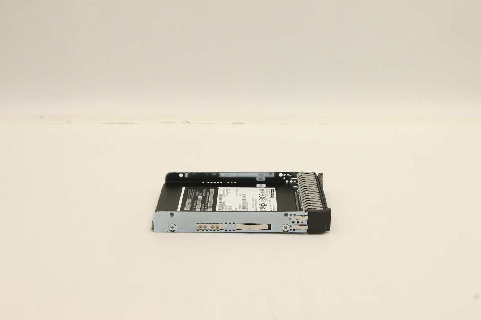 Lenovo ThinkSystem 02YE748 4XB7A38273 2.5