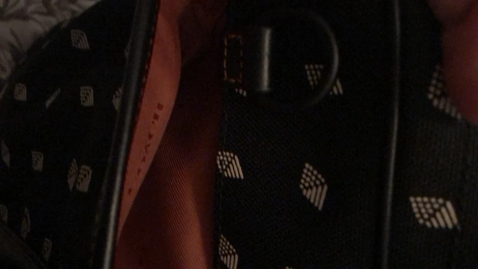 Calzoncillo Coach Metro Slim con estampado de diamantes de punto 15 3/4" L x 11 3/4" H x 2 1/4” Nuevo con etiquetas Foto 3 de 4