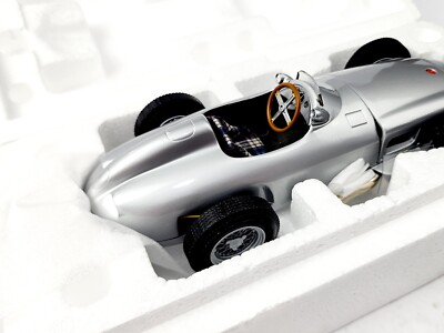 CMC GMBH MERCEDES BENZ W196 SILBERPFEIL MONOPOSTO 1/18 SCALE NEW