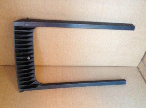 B39/   VW K70  Scheinwerfer Blende Lampen ring  Kühlergrill Ecke 481853655