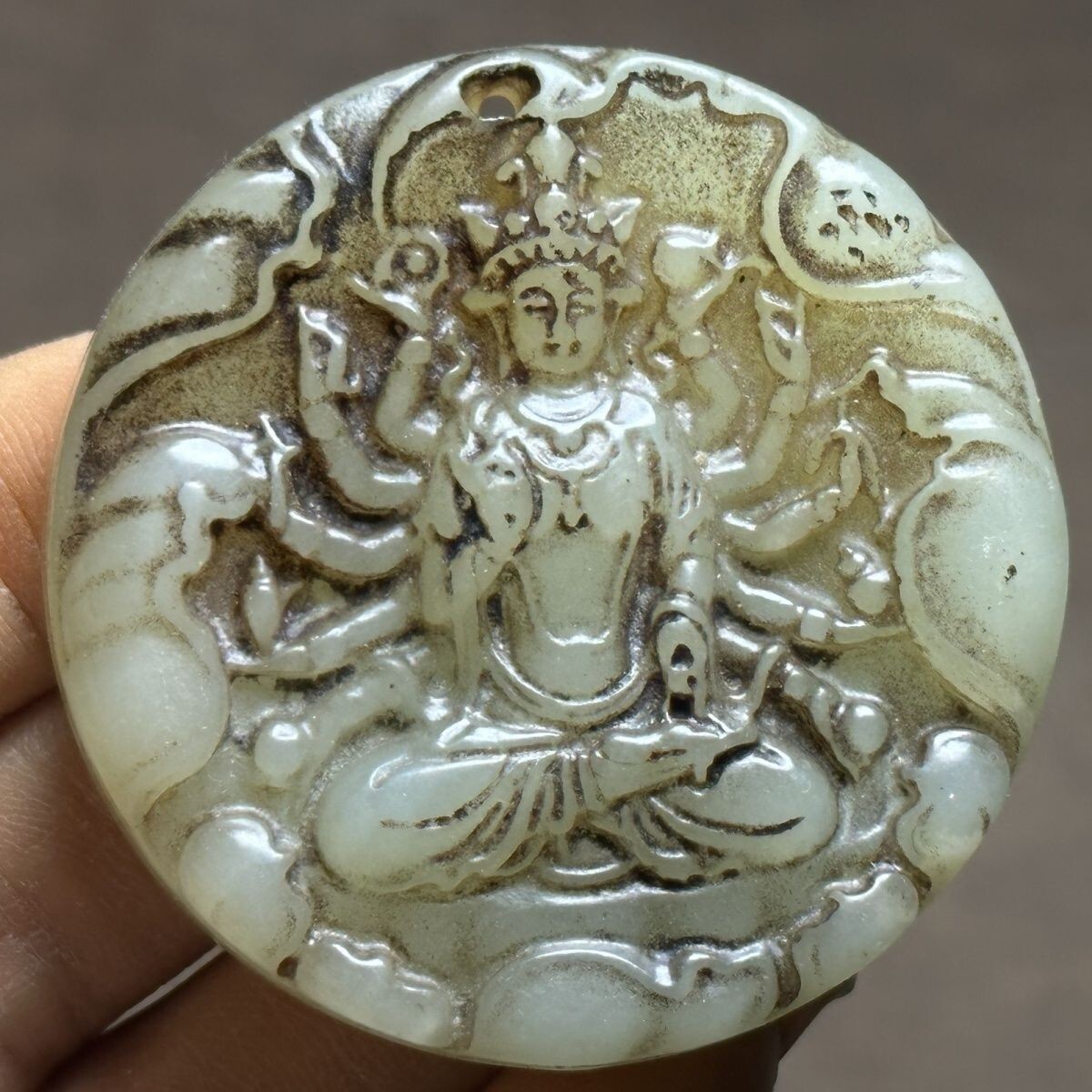 China Han Dynasty Old Jade Collection Thousand-Hand Kwan-yin Blessing Pendant